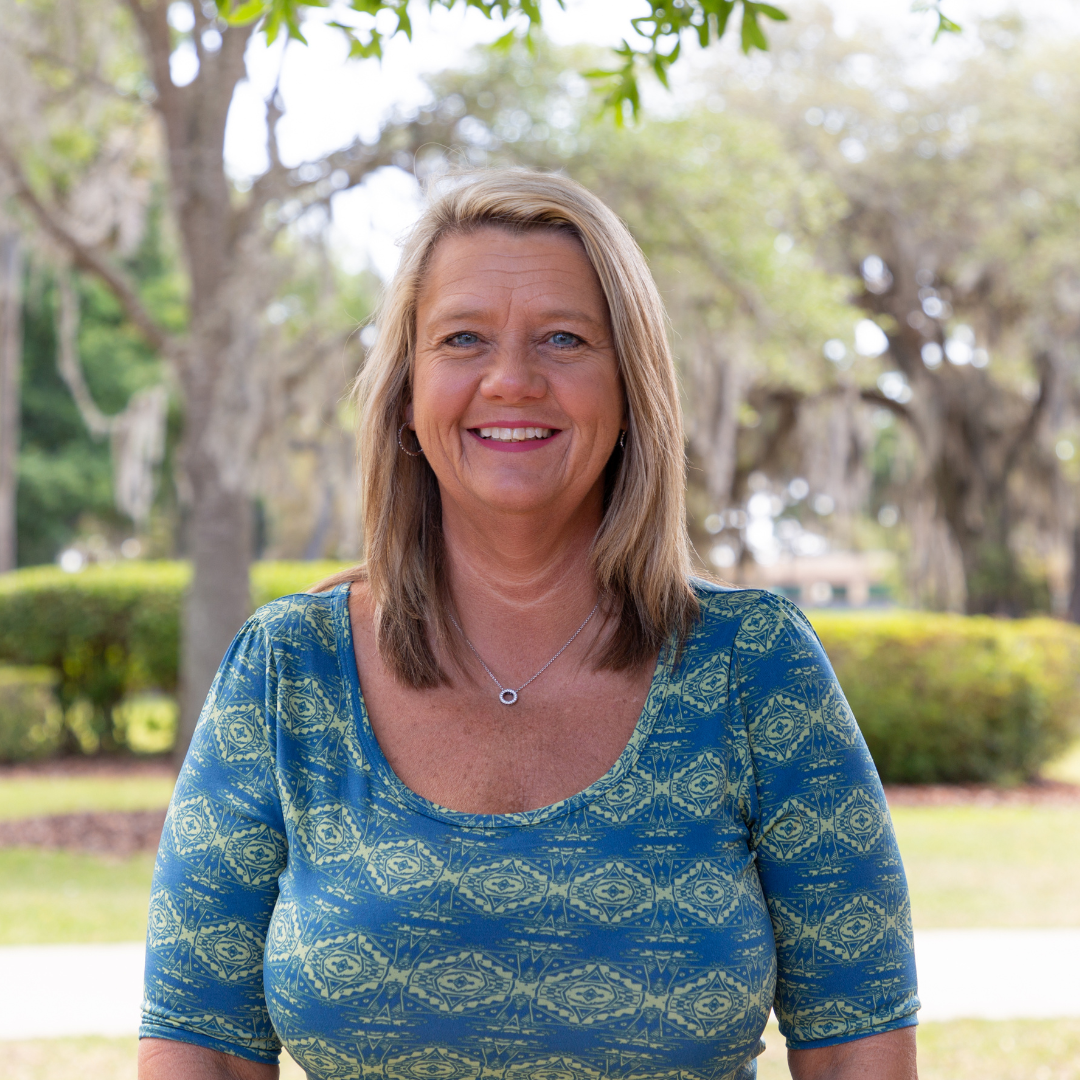 Donna Bratcher Headshot